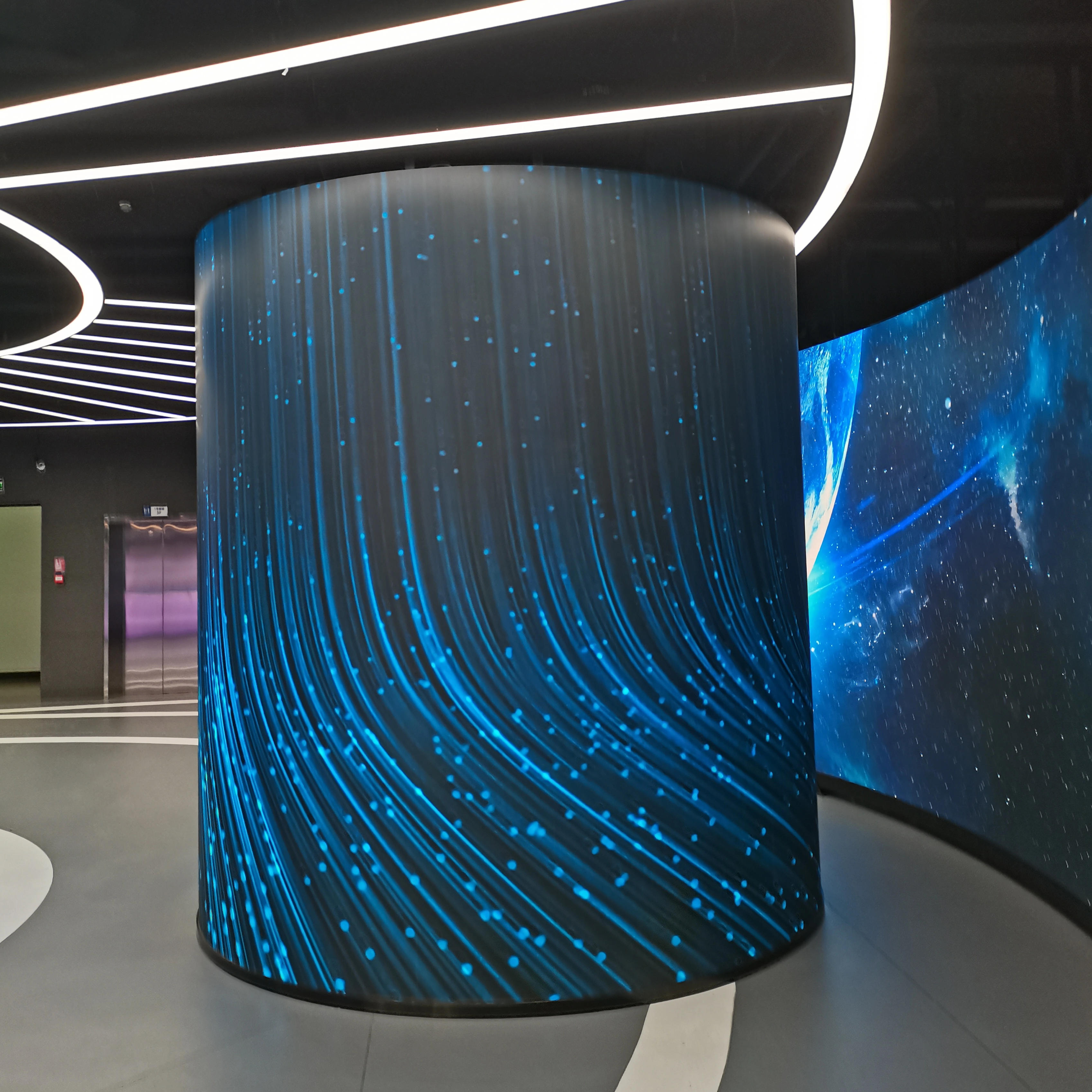 "Flexibility Redefined: The Impact of Flexible LED Screens in Banks,