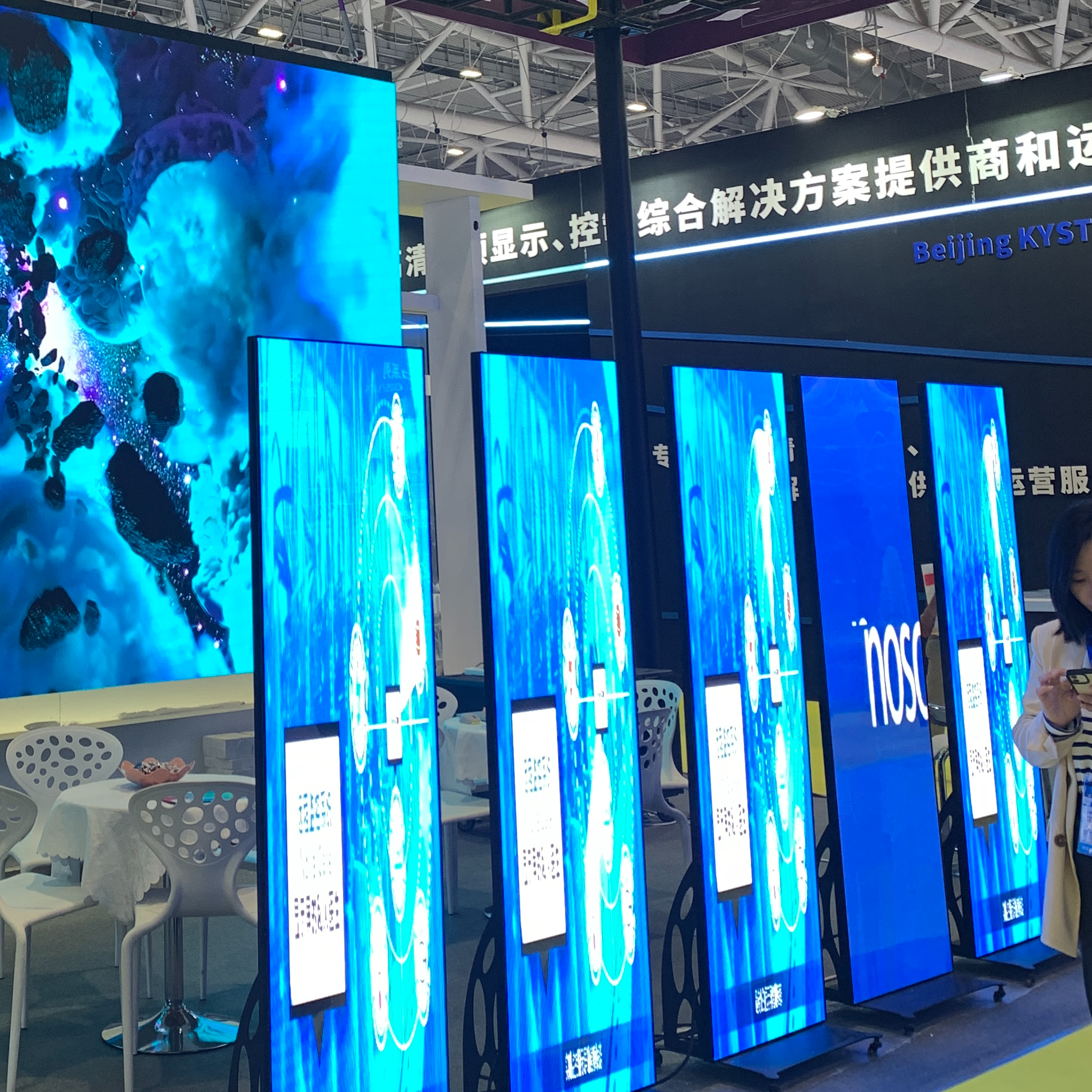 Innovative Displays: Exploring the Versatility of Poster LED Screens in Retail Stores and Hotels